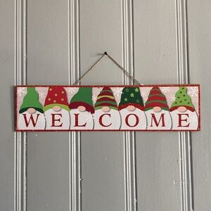 NWT- Glittered WELCOME Festive Gnomes Horizontal Holiday Wooden Decoration  Sign